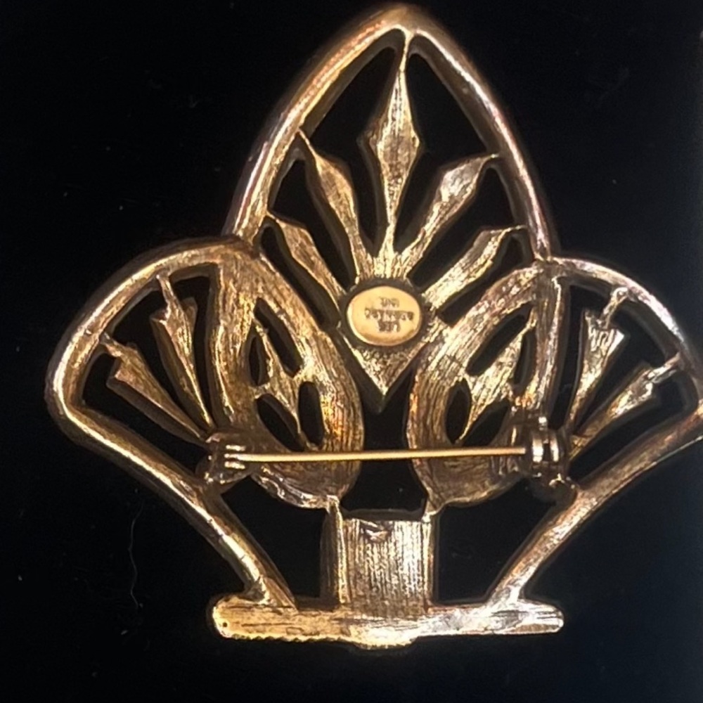 Rare, couture, pristine Les Bernard brooch - Picture 2 of 6